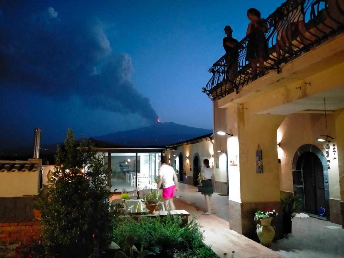 Villa Laura Apartment Giardini Naxos Bagian luar foto